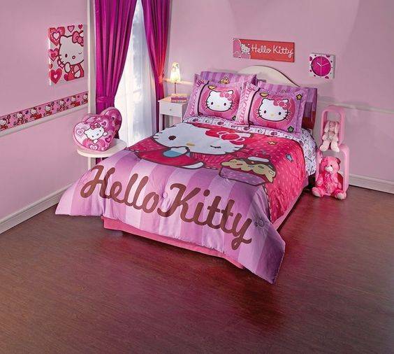 مدل دکوراسیون اتاق خواب کودک با تم کیتی و صورتی رنگ زیبا