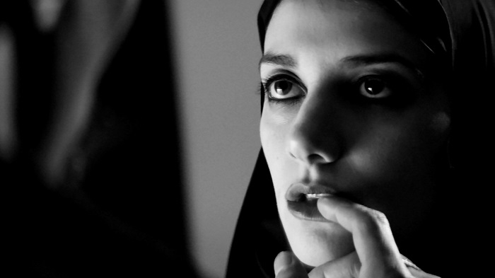 فیلم های سینمایی خون آشامی - دختری در شب تنها به خانه می رود