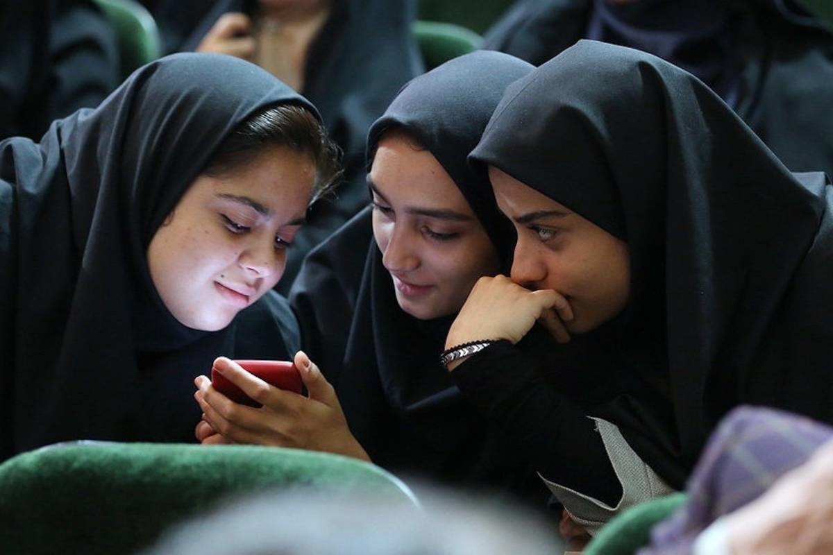 اینستاگرام و تأثیرات مخرب آن بر سلامت روان دختران نوجوان