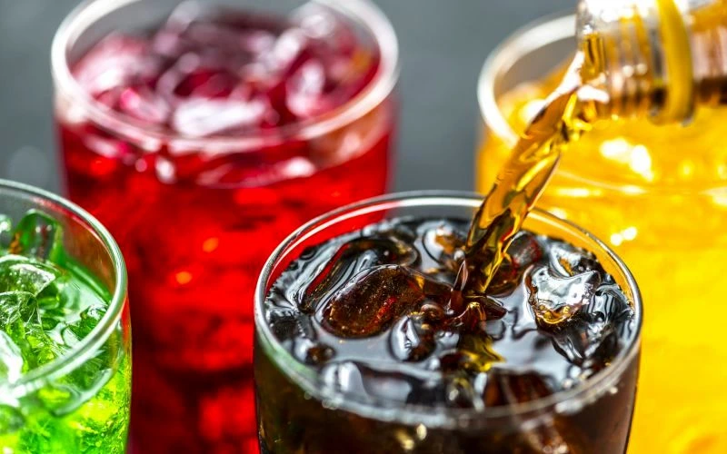 آیا رنگ نوشابه در میزان ضرر آن تأثیرگذار است؟